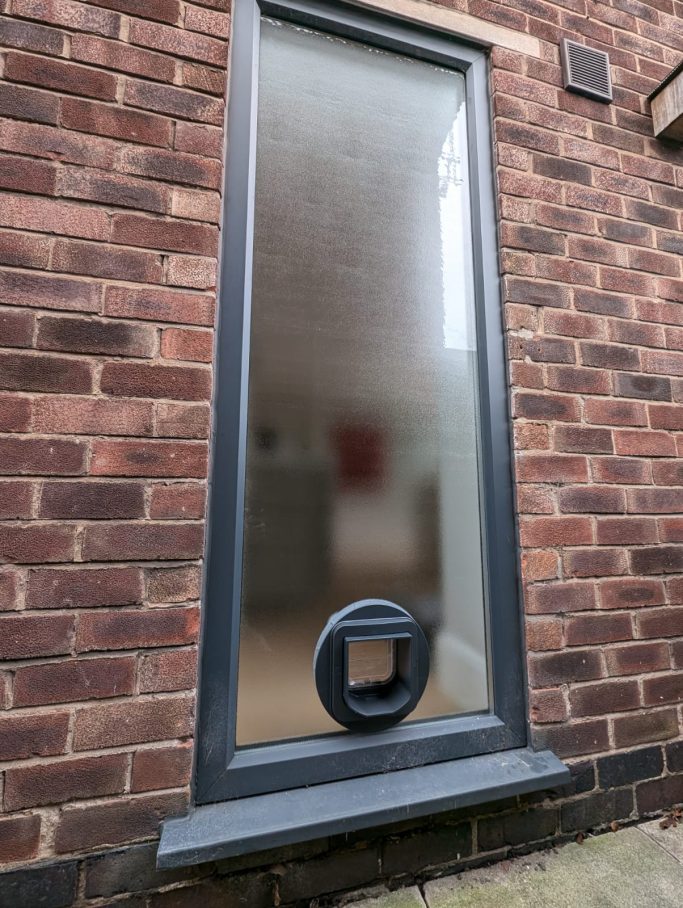 G&W SF Microchip Cat Flap into Patterned Glass G&W SF Microchip Cat Flap into Patterned Glass